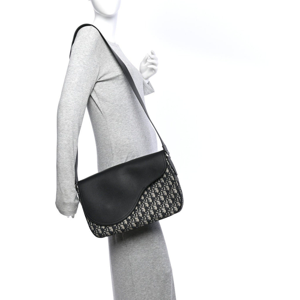 Grained Calfskin Oblique Large Saddle Messenger Black