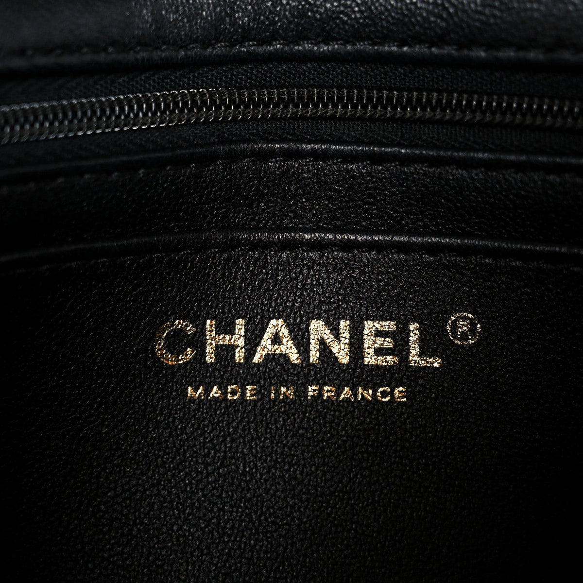 Lambskin Quilted Pearl Medallion Flap Black
