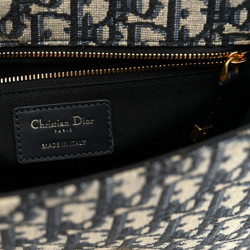 Oblique 30 Montaigne Chain Flap Bag Blue