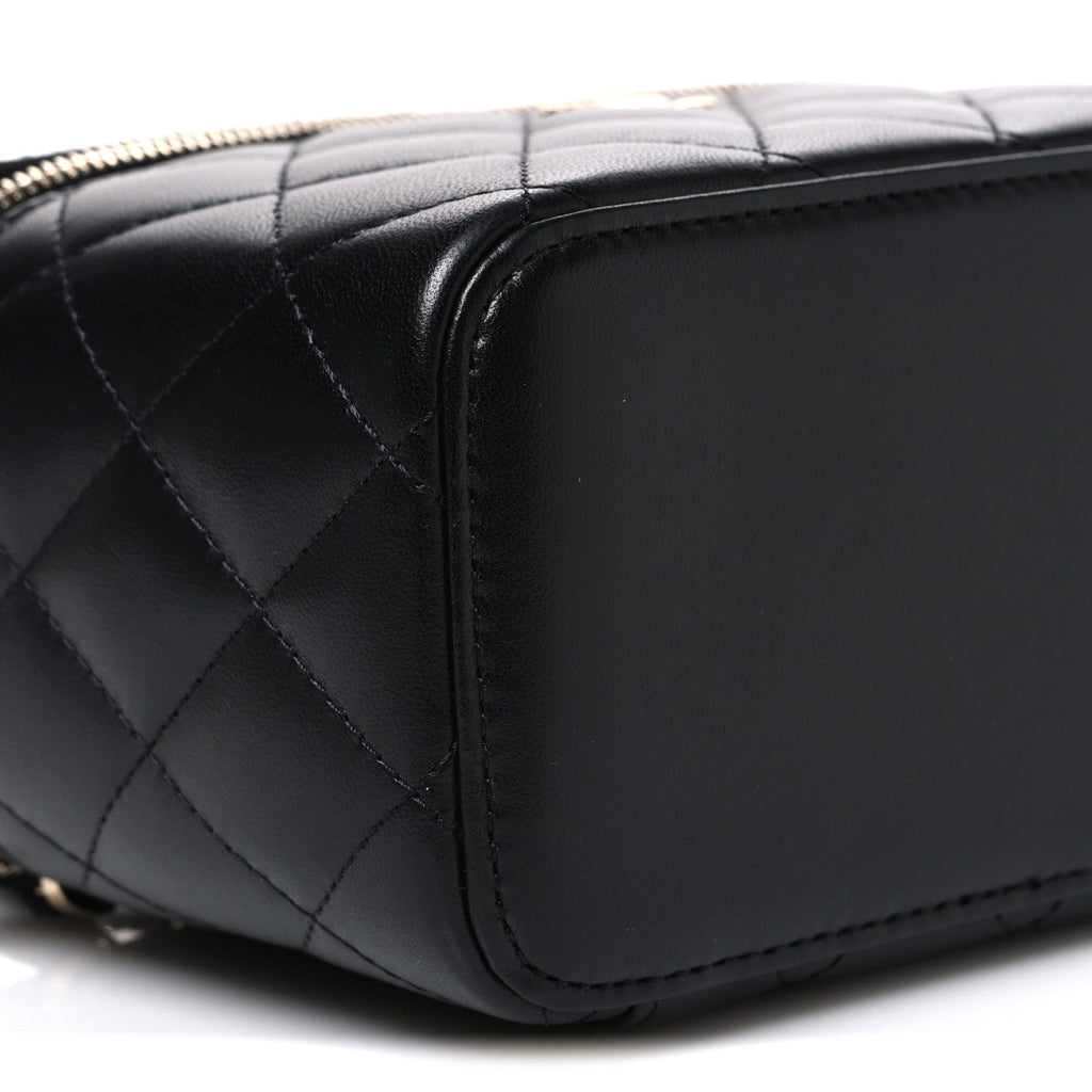 Lambskin Quilted Small Top Handle Vanity Case With Chain Black