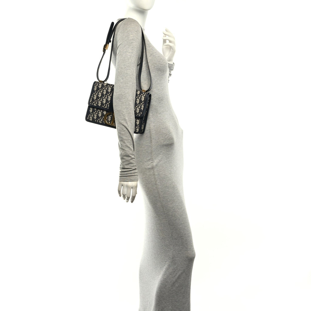Oblique 30 Montaigne Flap Bag Blue