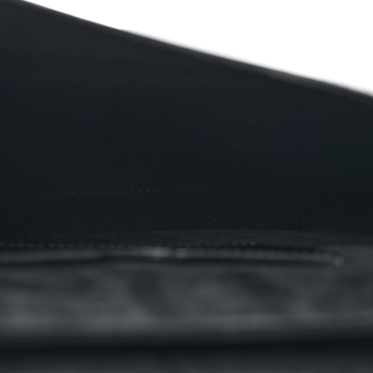 Box Calfskin Medium Bobby Flap Black
