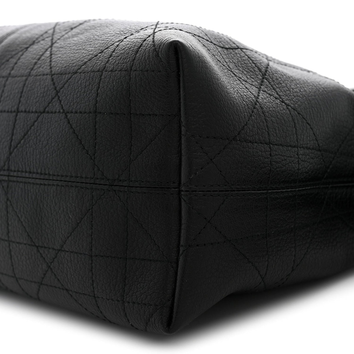 Grained Calfskin Flat Macrocannage Medium Voyage Bag Black