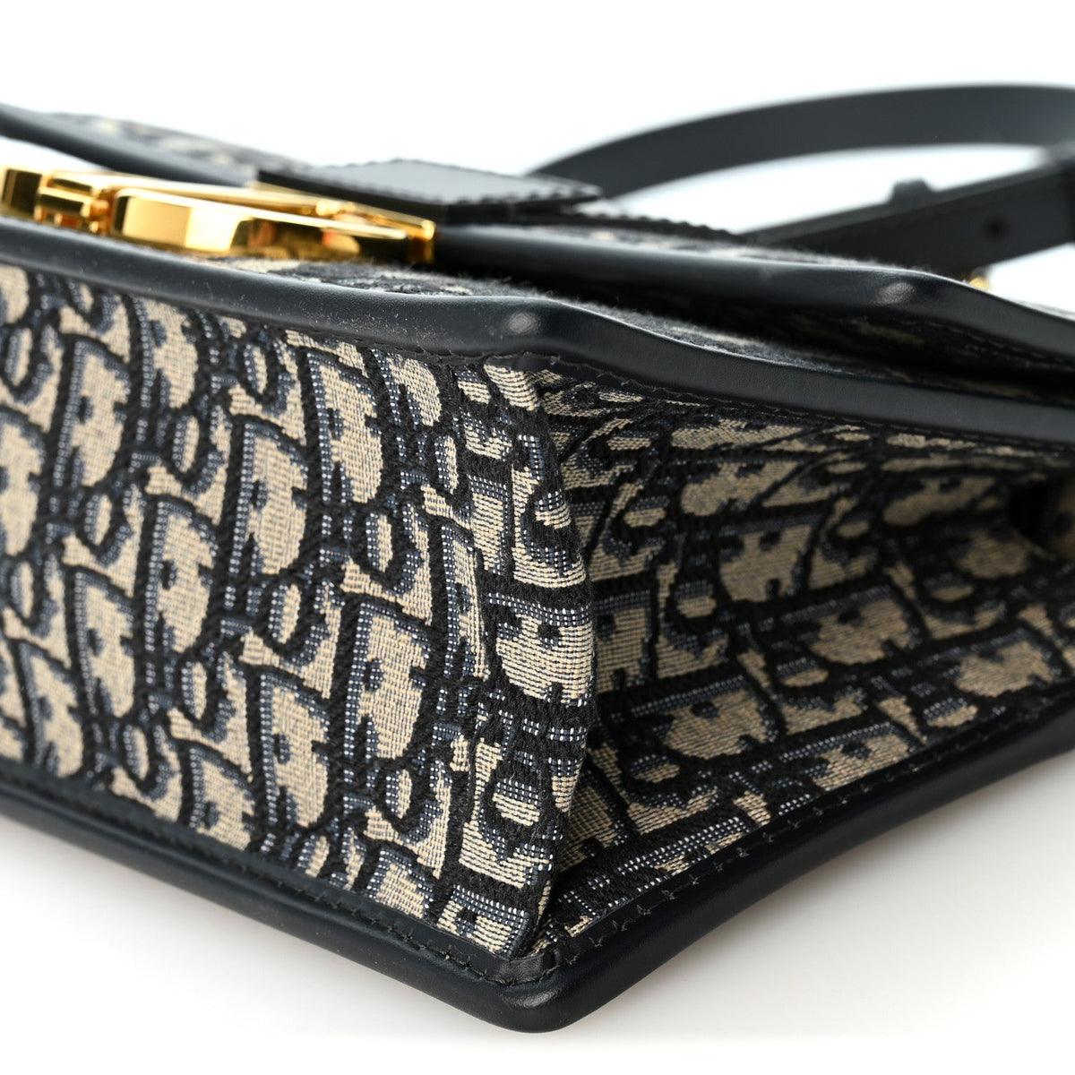 Oblique 30 Montaigne Chain Flap Bag Blue